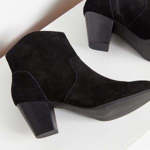 FINAL SALE CLEAR OUT  Black suede booties